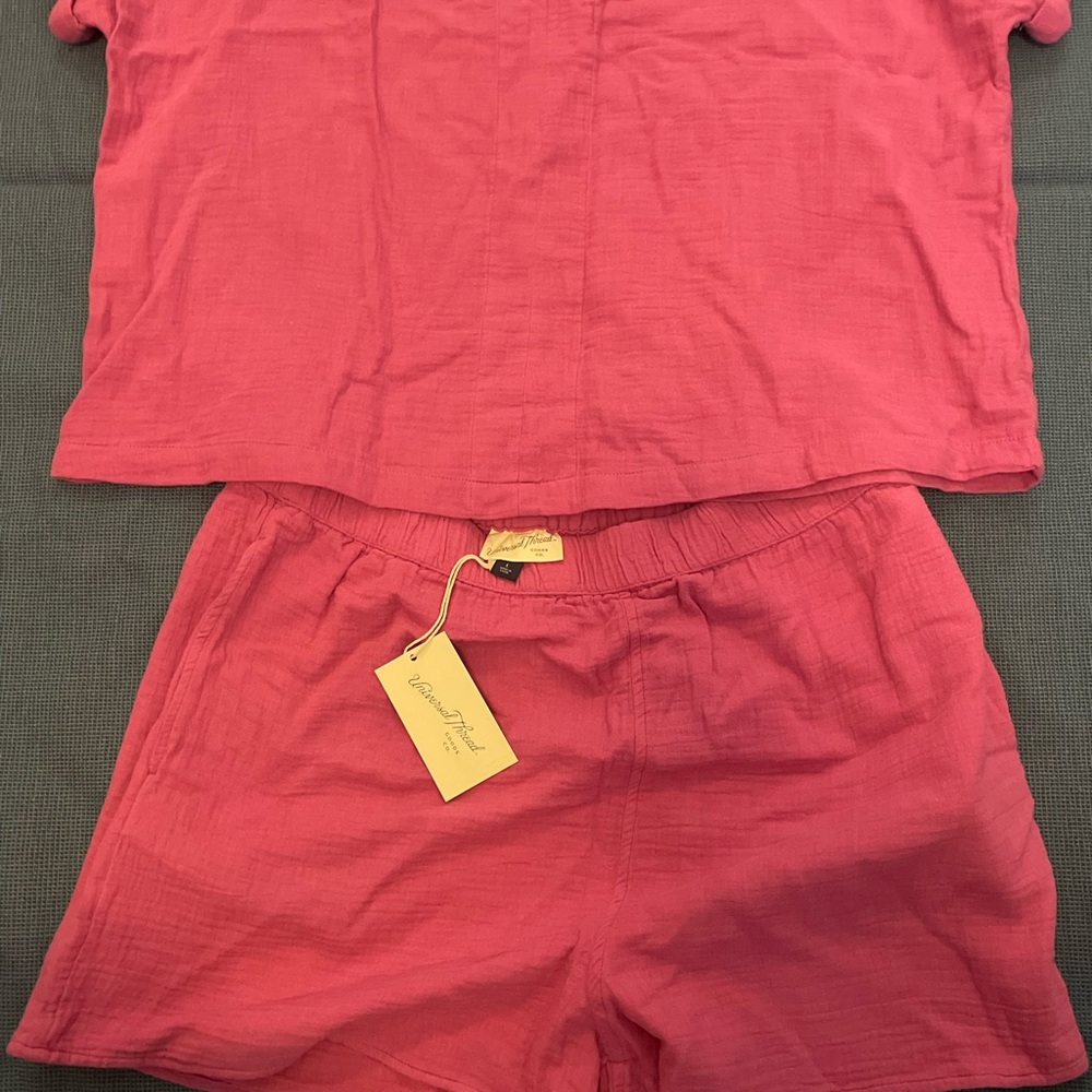 Universal Threads V- neck Top/Shorts Set - Picture 4 of 9